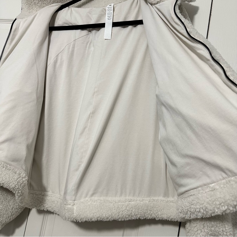 Lululemon Cinchable Fleece Zip Up Jacket in Bone Size 10 EUC - Picture 5 of 12